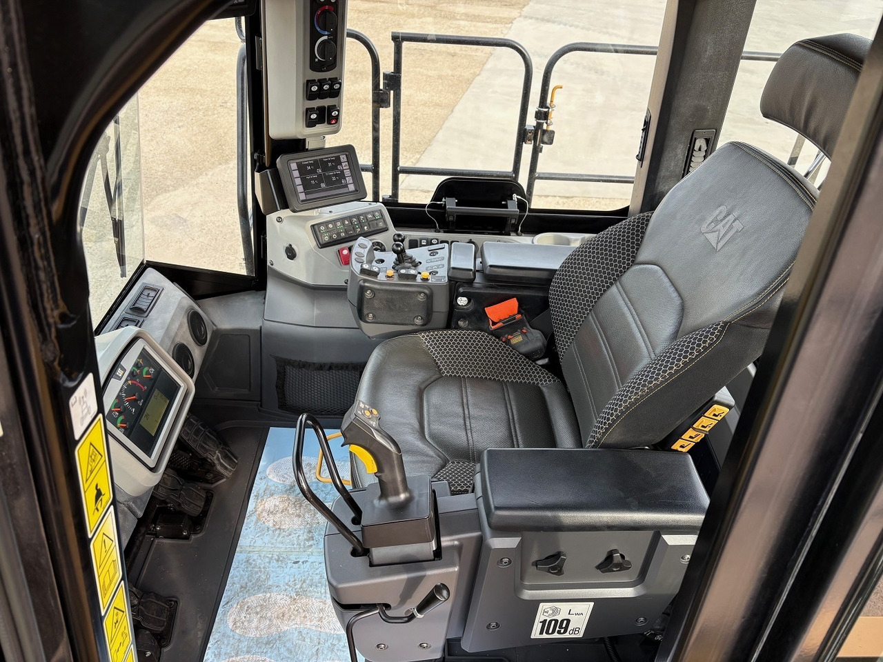 Wheel loader CATERPILLAR 988K: picture 10