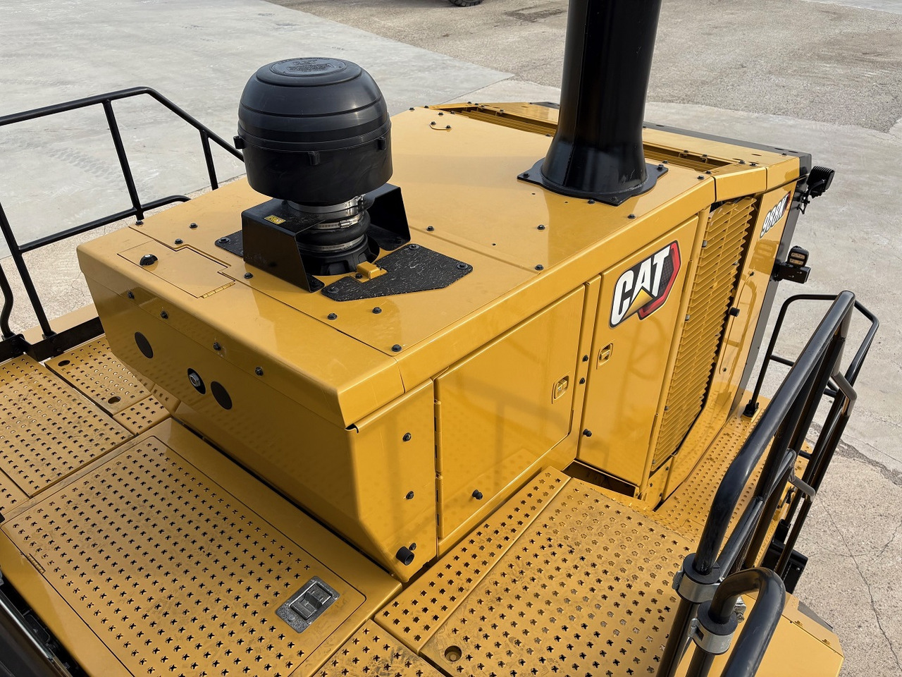 Wheel loader CATERPILLAR 988K: picture 8