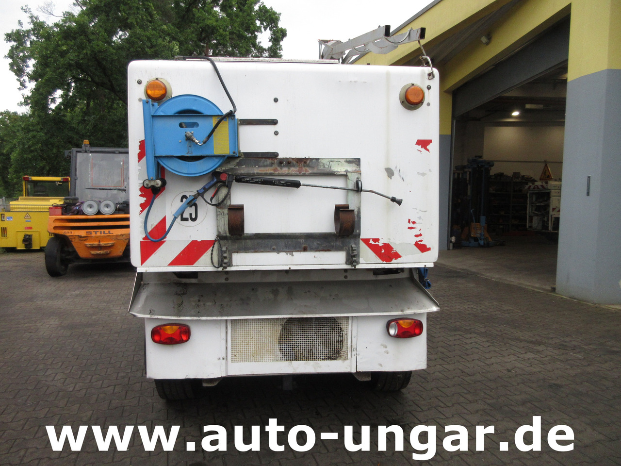 BUCHER CC5000 Kehrmaschine Motorschaden - Euro 5 Kärcher am Heck - Road sweeper: picture 5 BUCHER CC5000 Kehrmaschine Motorschaden - Euro 5 Kärcher am Heck - Road sweeper: picture 5