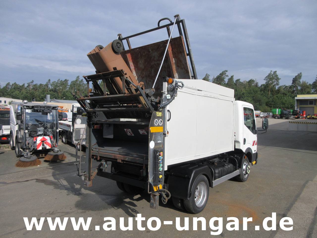 Garbage truck Nissan Cabstar 35.14 Mecagil Lebon Müllwagen BOM Garbage Truck 3.500kg: picture 26