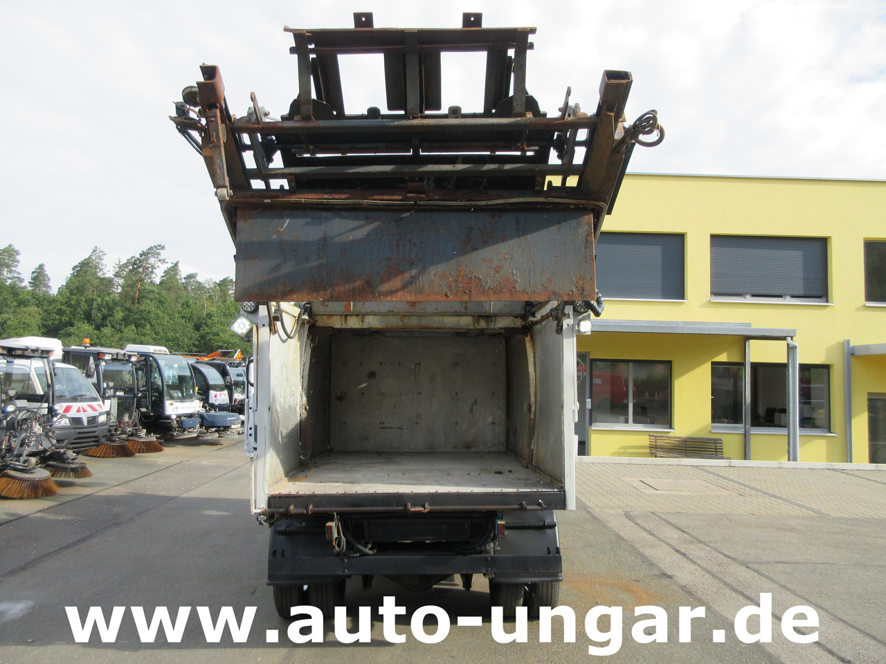 Garbage truck Nissan Cabstar 35.14 Mecagil Lebon Müllwagen BOM Garbage Truck 3.500kg: picture 13