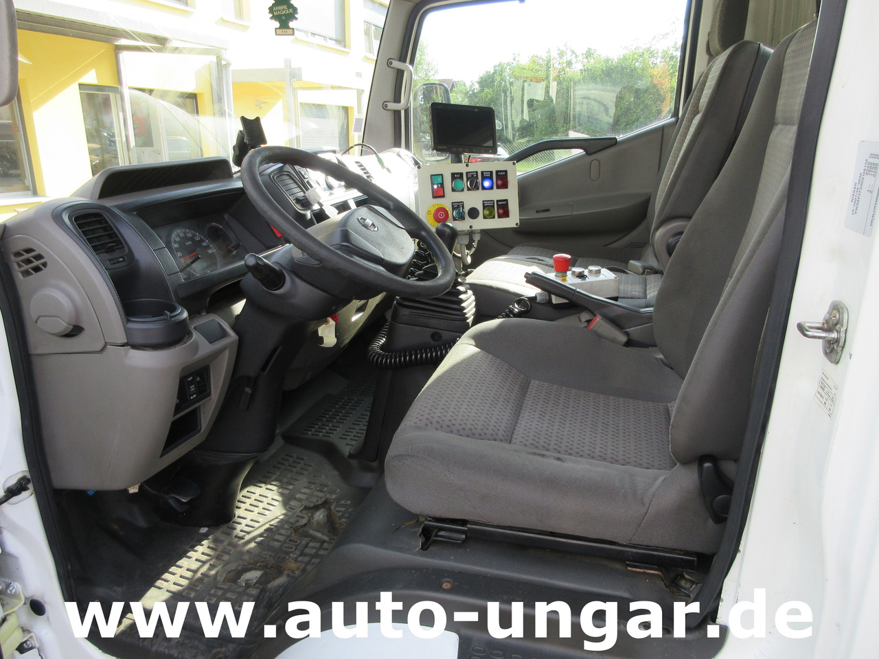 Garbage truck Nissan Cabstar 35.14 Mecagil Lebon Müllwagen BOM Garbage Truck 3.500kg: picture 8