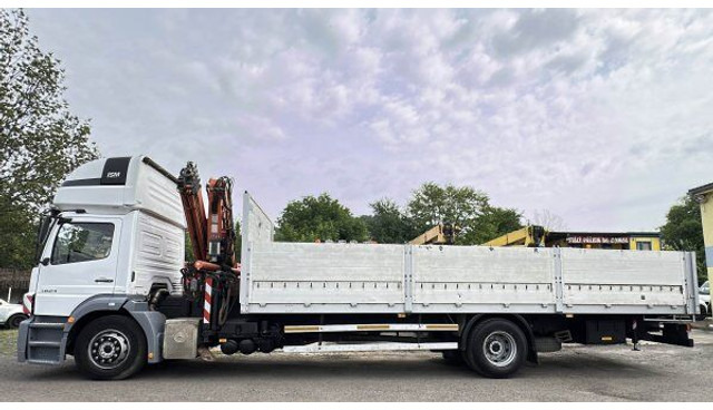 Mercedes-Benz 8m Axor 1824 - Dropside/ Flatbed truck, Crane truck: picture 3 Mercedes-Benz 8m Axor 1824 - Dropside/ Flatbed truck, Crane truck: picture 3