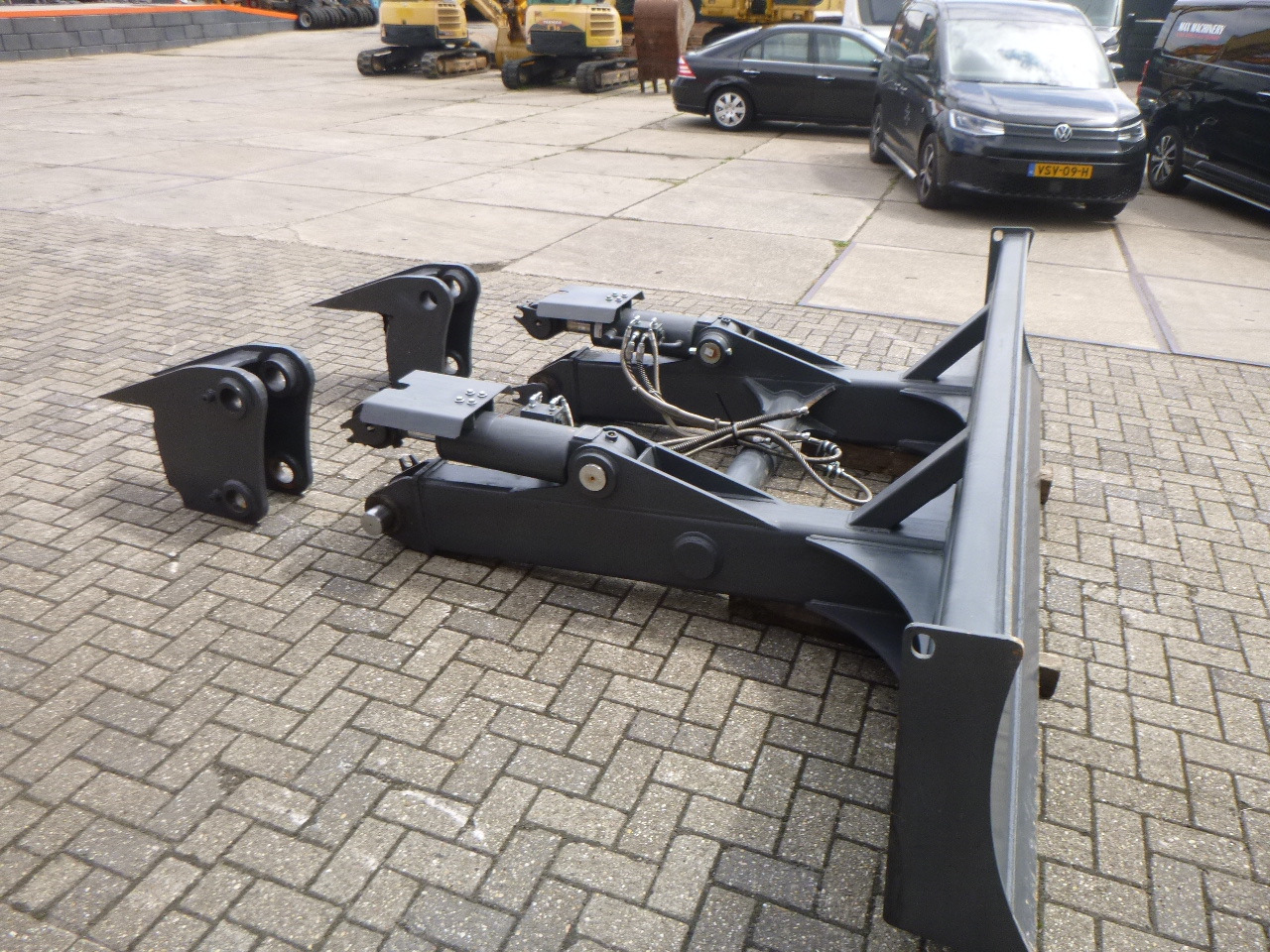 DOOSAN DX235LCR - Blade for Crawler excavator: picture 4 DOOSAN DX235LCR - Blade for Crawler excavator: picture 4