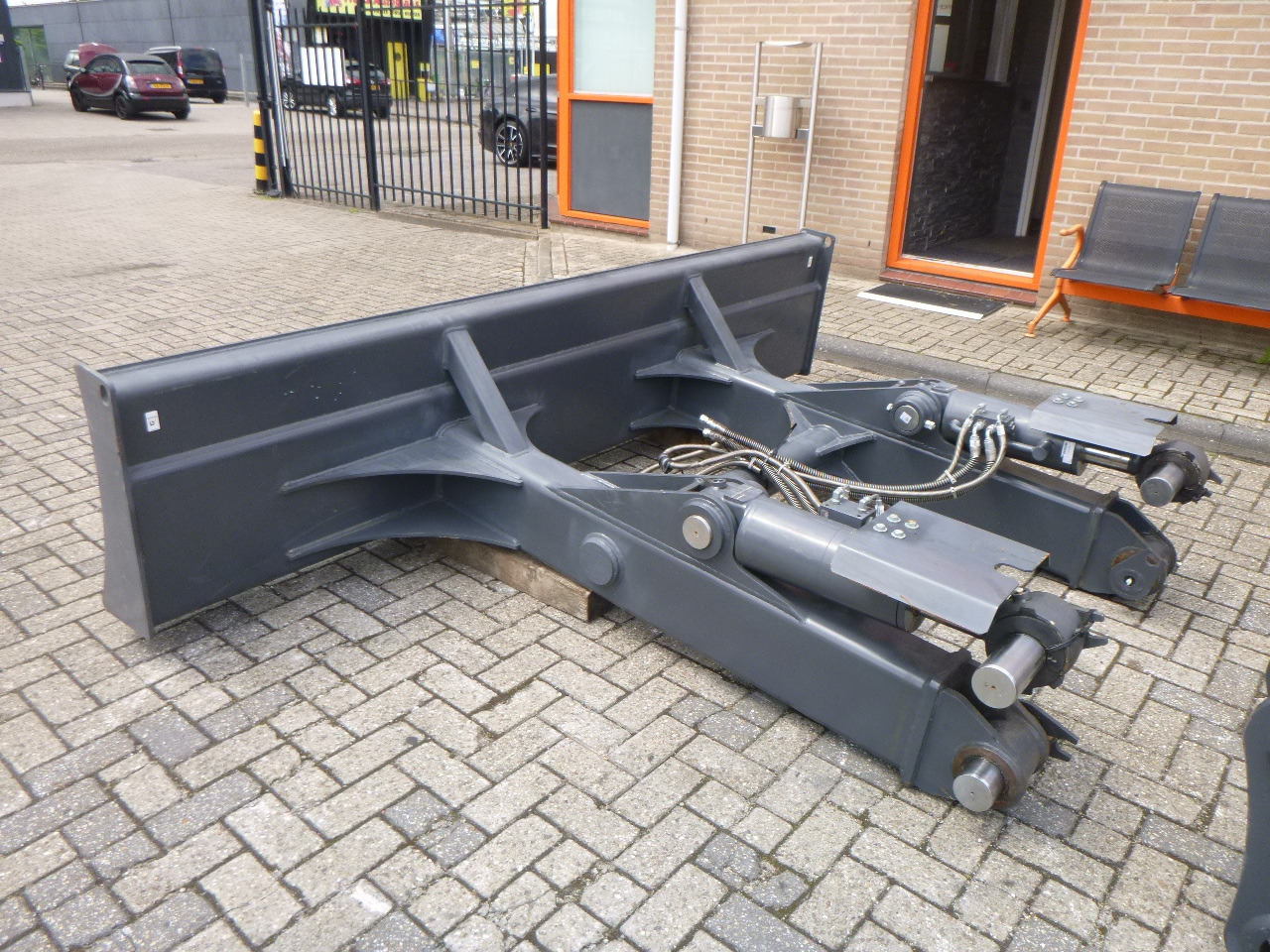 DOOSAN DX235LCR - Blade for Crawler excavator: picture 2 DOOSAN DX235LCR - Blade for Crawler excavator: picture 2
