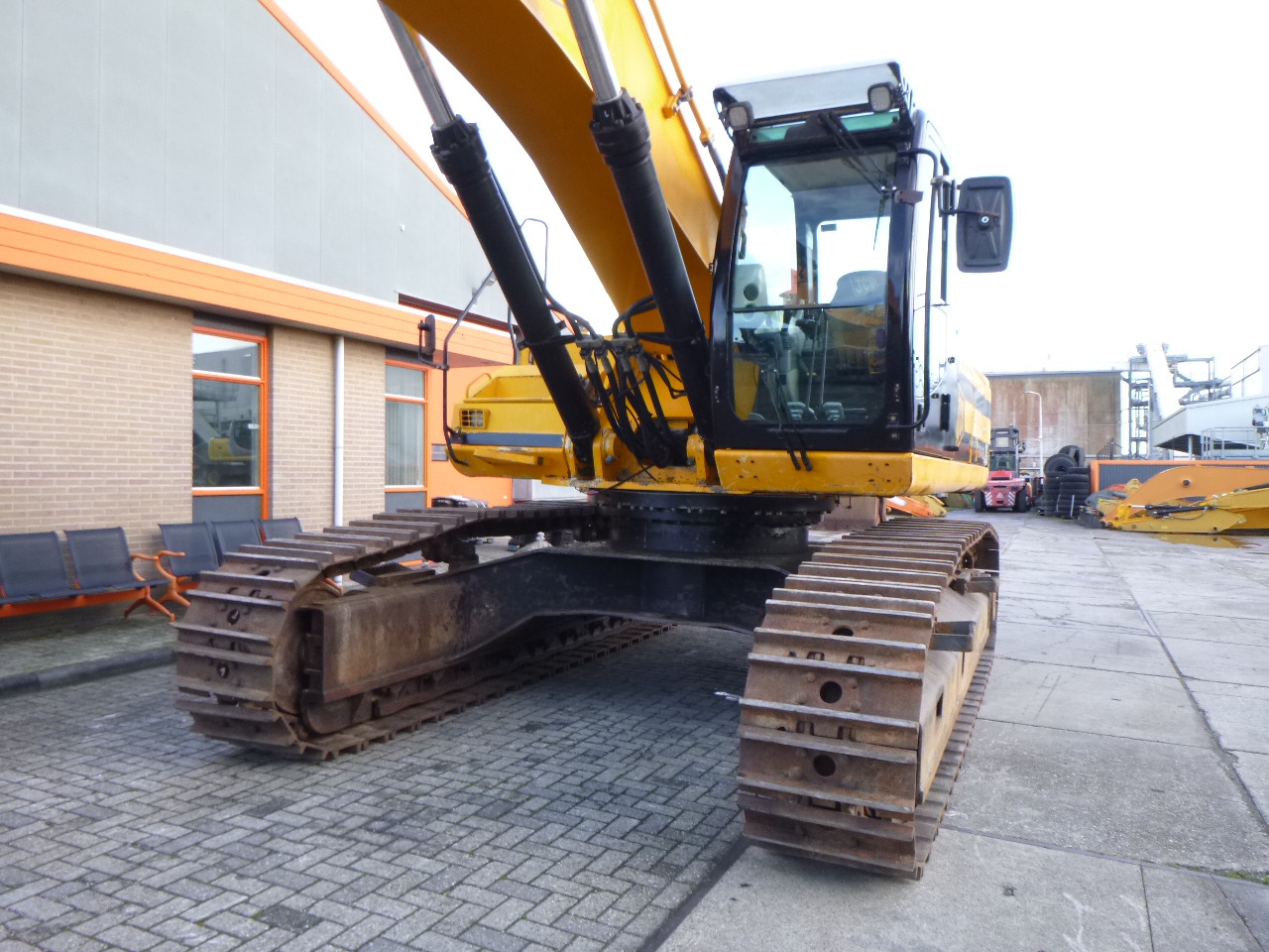 Crawler excavator JCB JS460LC: picture 6