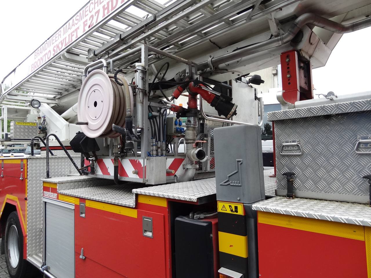 MAN L2000 18.284 Feuerwehr Bronto Skylift 27 Meter - Truck with aerial platform: picture 2 MAN L2000 18.284 Feuerwehr Bronto Skylift 27 Meter - Truck with aerial platform: picture 2