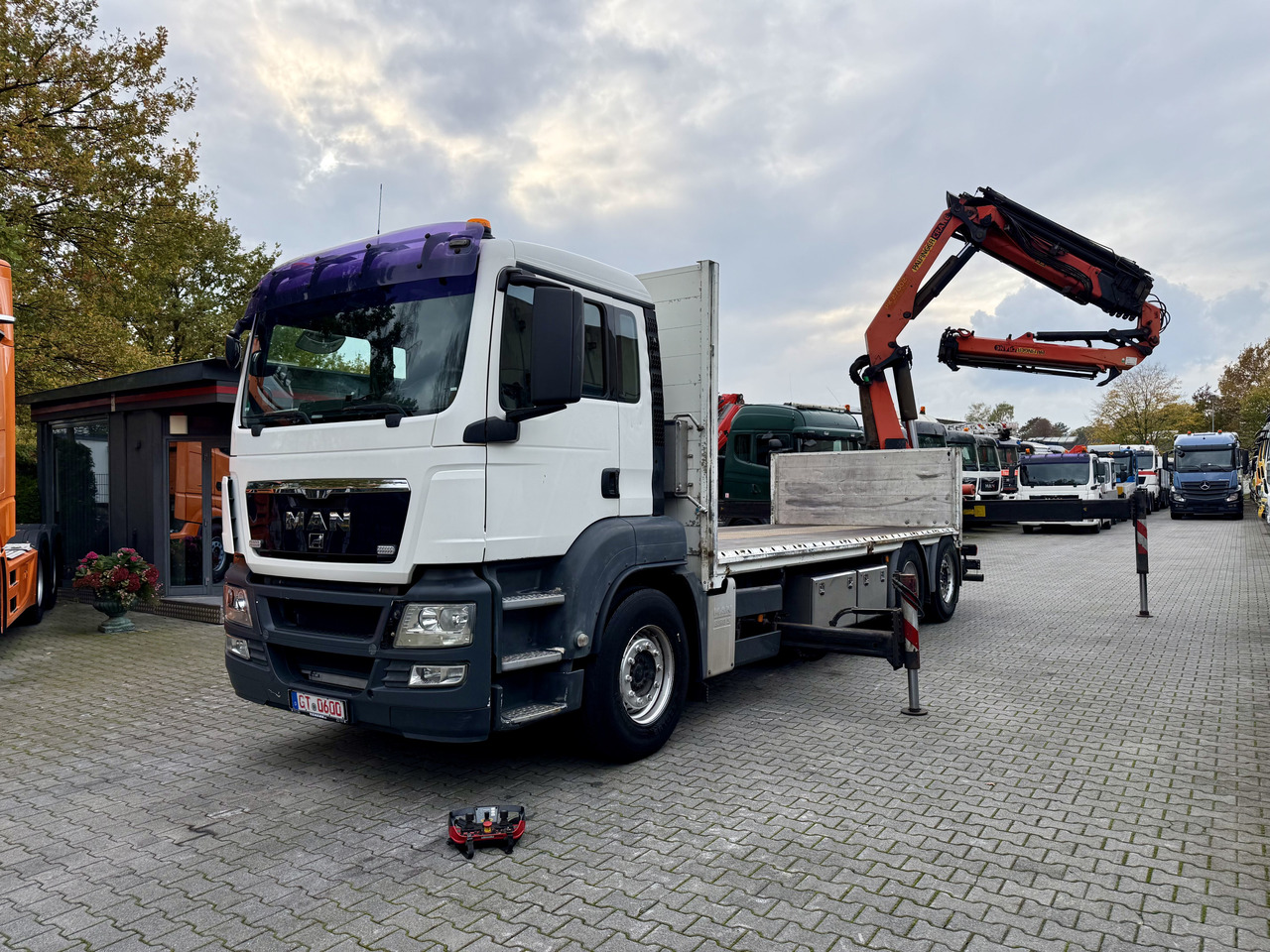 MAN TGS 26.360 6X2 Palfinger 27002 bis 26.5 Meter - Dropside/ Flatbed truck, Crane truck: picture 1 MAN TGS 26.360 6X2 Palfinger 27002 bis 26.5 Meter - Dropside/ Flatbed truck, Crane truck: picture 1