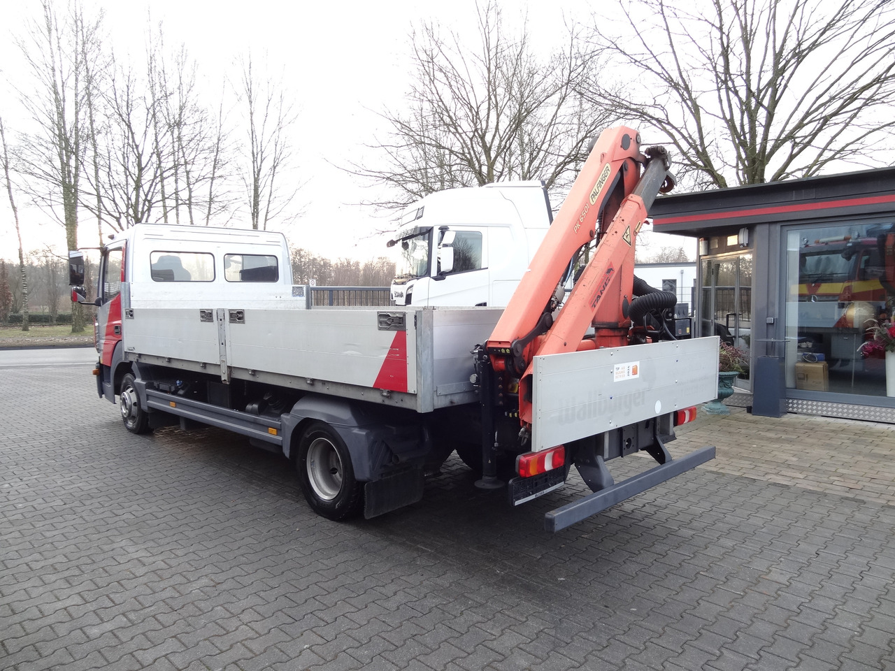 Crane truck, Dropside/ Flatbed truck Mercedes-Benz Atego 818 Kran Palfinger 6501: picture 11