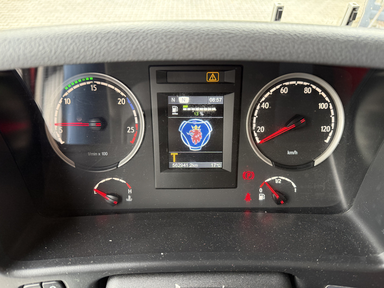 Scania P410 4X2 Palfinger PK 13001 - Dropside/ Flatbed truck, Crane truck: picture 5 Scania P410 4X2 Palfinger PK 13001 - Dropside/ Flatbed truck, Crane truck: picture 5