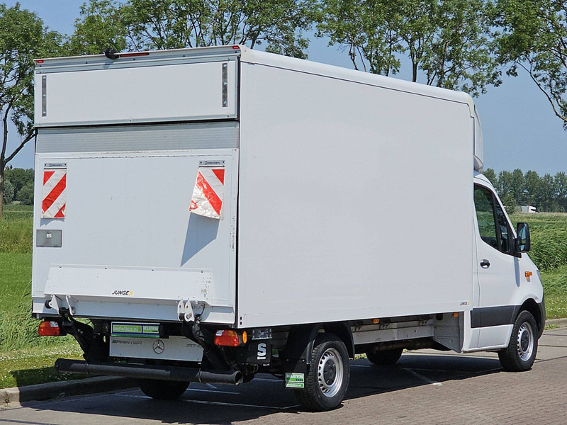 Mercedes-Benz Sprinter 317 Bakwagen Laadklep! - Closed box van: picture 3 Mercedes-Benz Sprinter 317 Bakwagen Laadklep! - Closed box van: picture 3