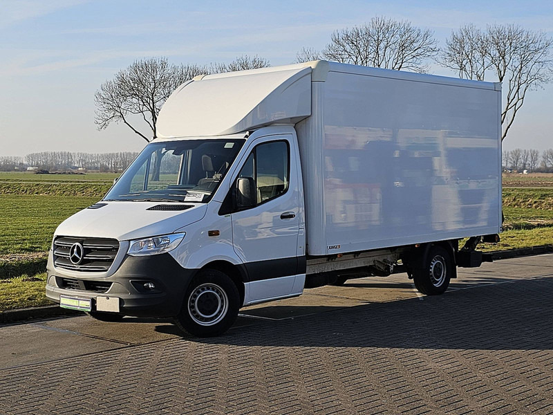 Mercedes-Benz Sprinter 317 Bakwagen Laadklep! - Closed box van: picture 2 Mercedes-Benz Sprinter 317 Bakwagen Laadklep! - Closed box van: picture 2