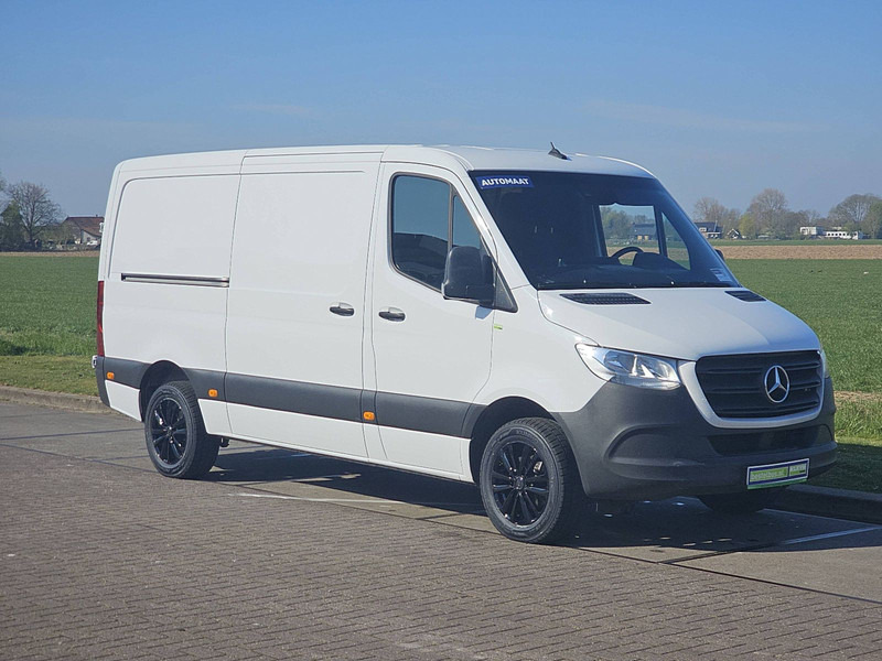 Mercedes-Benz Sprinter 319 L2H1 Mbux V6 3.0Ltr! - Small van: picture 5 Mercedes-Benz Sprinter 319 L2H1 Mbux V6 3.0Ltr! - Small van: picture 5