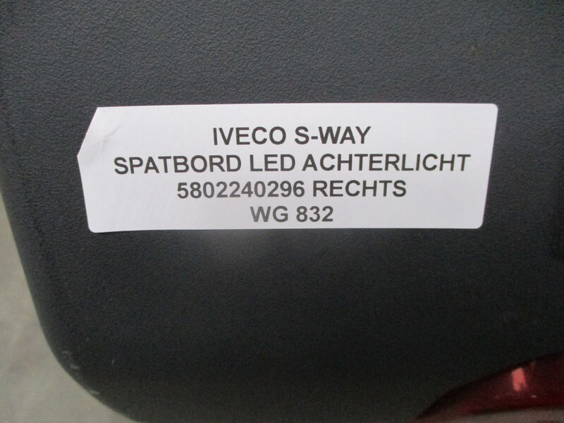 Iveco 5802240296 //41299389/ 41299388 RECHTS LAMP EN SPATBORSMET LED S WAY MODEL 2021 - Tail light for Truck: picture 3 Iveco 5802240296 //41299389/ 41299388 RECHTS LAMP EN SPATBORSMET LED S WAY MODEL 2021 - Tail light for Truck: picture 3