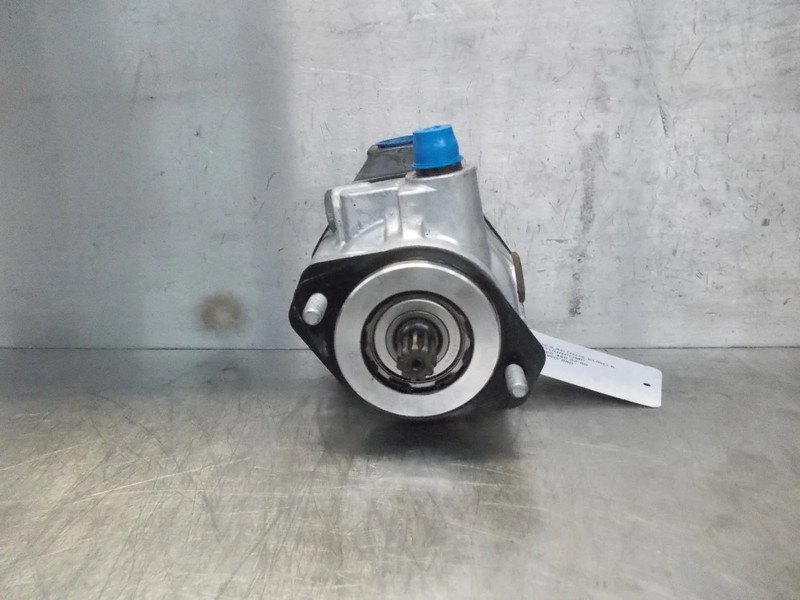 Mercedes-Benz A 960 460 02 80 STUURPOMP MERCEDES BENZ 1845 EURO 6 - Steering pump for Truck: picture 2 Mercedes-Benz A 960 460 02 80 STUURPOMP MERCEDES BENZ 1845 EURO 6 - Steering pump for Truck: picture 2