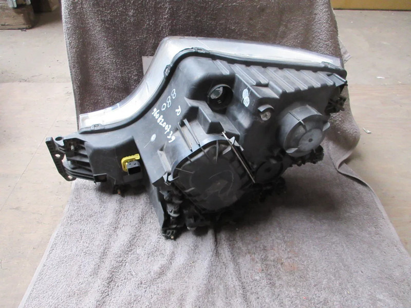 Mercedes-Benz A 960 820 07 39 KOPLAMP XENOS MERCEDES BENZ 1845 MP4 RECHTS EURO 6 - Headlight for Truck: picture 3 Mercedes-Benz A 960 820 07 39 KOPLAMP XENOS MERCEDES BENZ 1845 MP4 RECHTS EURO 6 - Headlight for Truck: picture 3
