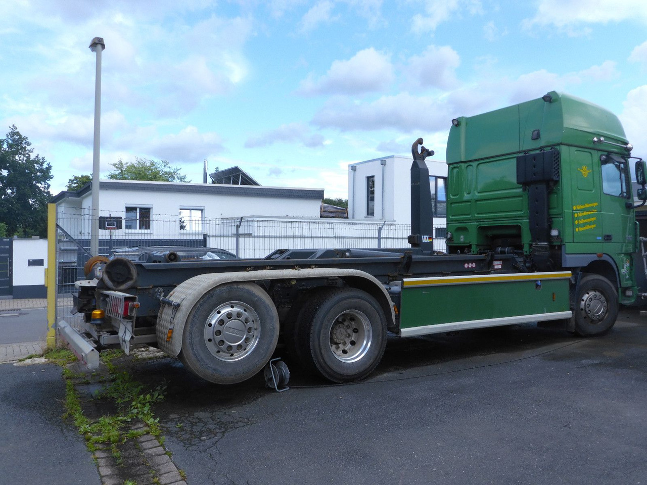 DAF XF 510 aus Werkverkehr 6 x 2 510PS Top-Zustan - Hook lift truck: picture 3 DAF XF 510 aus Werkverkehr 6 x 2 510PS Top-Zustan - Hook lift truck: picture 3