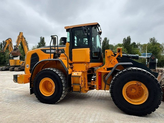 Hyundai HL960A - Wheel loader: picture 4 Hyundai HL960A - Wheel loader: picture 4