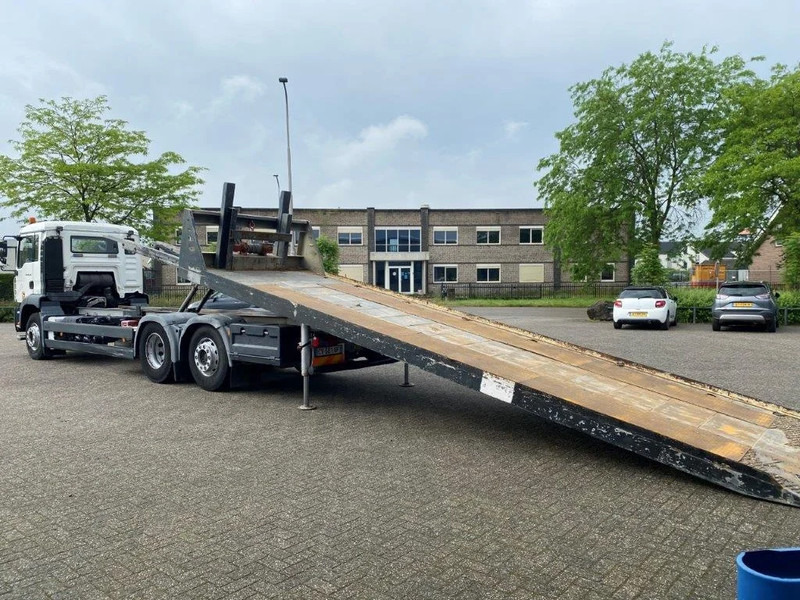 MAN TGA26.320 / SLIDING PLATEAU / WINCH / LIFT AXLE / MACHINE CARRIER / MANUAL / EURO-4 / 2007 - Dropside/ Flatbed truck: picture 5 MAN TGA26.320 / SLIDING PLATEAU / WINCH / LIFT AXLE / MACHINE CARRIER / MANUAL / EURO-4 / 2007 - Dropside/ Flatbed truck: picture 5