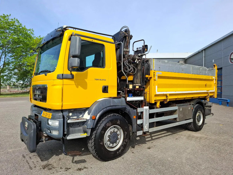 MAN TGM 18.250 / 4X4 / NL TRUCK / TUV:30-04-2026 / 118783 KM / HMF 1110 K2 / ROTATOR / GOOD TYRES / FULL-STEEL / DRUM BRAKES / MANUA - Tipper, Crane truck: picture 3 MAN TGM 18.250 / 4X4 / NL TRUCK / TUV:30-04-2026 / 118783 KM / HMF 1110 K2 / ROTATOR / GOOD TYRES / FULL-STEEL / DRUM BRAKES / MANUA - Tipper, Crane truck: picture 3