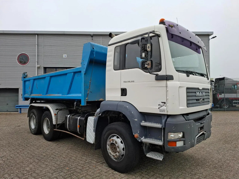 MAN TGS 26.310 / 6X4 / 2XBIG AXLE / 2SIDE TIPPER / ONLY:545423 KM / TUV:06-05-2026 / FULL-STEEL / AIRCO / MANUAL / EURO-4 / 2005 - Tipper: picture 4 MAN TGS 26.310 / 6X4 / 2XBIG AXLE / 2SIDE TIPPER / ONLY:545423 KM / TUV:06-05-2026 / FULL-STEEL / AIRCO / MANUAL / EURO-4 / 2005 - Tipper: picture 4