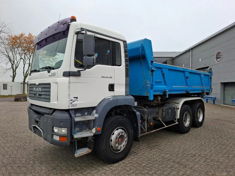 MAN TGS 26.310 / 6X4 / 2XBIG AXLE / 2SIDE TIPPER / ONLY:545423 KM / TUV:06-05-2026 / FULL-STEEL / AIRCO / MANUAL / EURO-4 / 2005 - Tipper: picture 3 MAN TGS 26.310 / 6X4 / 2XBIG AXLE / 2SIDE TIPPER / ONLY:545423 KM / TUV:06-05-2026 / FULL-STEEL / AIRCO / MANUAL / EURO-4 / 2005 - Tipper: picture 3