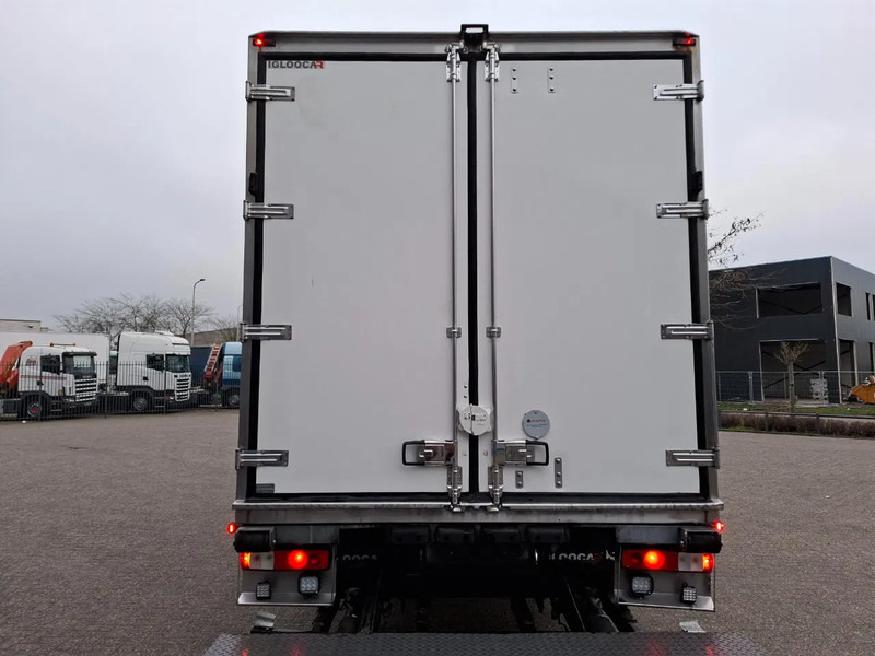 Renault D16.280 WIDE / ONLY:497760 KM / THERMOKING / PLATFORM 2TON / LWDS / BED / DATALOG / FULL-AIR / AUTOMATIC / EURO-6 / 2017 - Isothermal truck: picture 5 Renault D16.280 WIDE / ONLY:497760 KM / THERMOKING / PLATFORM 2TON / LWDS / BED / DATALOG / FULL-AIR / AUTOMATIC / EURO-6 / 2017 - Isothermal truck: picture 5