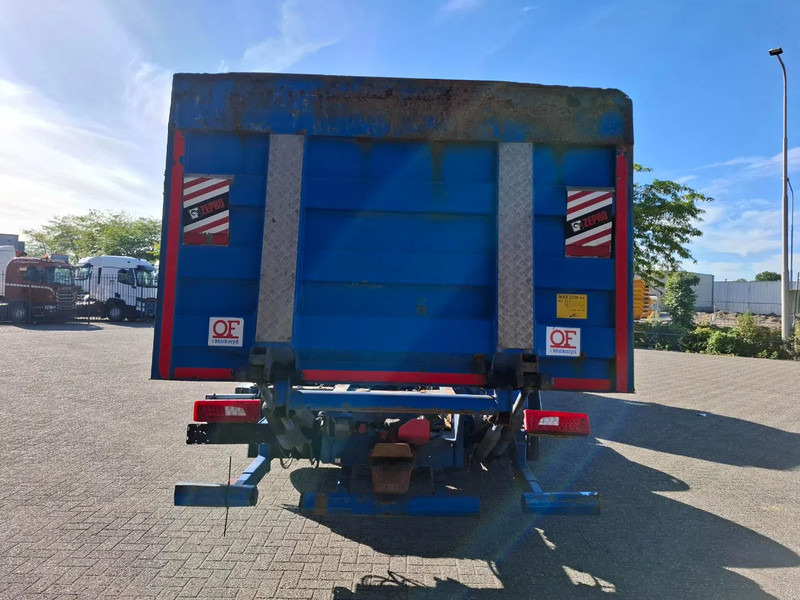 Scania R580 V8 / RETARDER / LIFT+LENKACHSE / FULL-AIR / PLATFORM 2000 KG / LEATHER / AIRCO / AUTOMATIC / EURO-6 / 2015 - Cab chassis truck: picture 4 Scania R580 V8 / RETARDER / LIFT+LENKACHSE / FULL-AIR / PLATFORM 2000 KG / LEATHER / AIRCO / AUTOMATIC / EURO-6 / 2015 - Cab chassis truck: picture 4