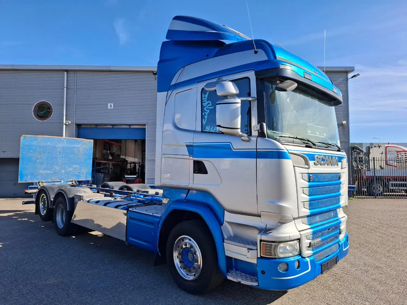 Scania R580 V8 / RETARDER / LIFT+LENKACHSE / FULL-AIR / PLATFORM 2000 KG / LEATHER / AIRCO / AUTOMATIC / EURO-6 / 2015 - Cab chassis truck: picture 2 Scania R580 V8 / RETARDER / LIFT+LENKACHSE / FULL-AIR / PLATFORM 2000 KG / LEATHER / AIRCO / AUTOMATIC / EURO-6 / 2015 - Cab chassis truck: picture 2
