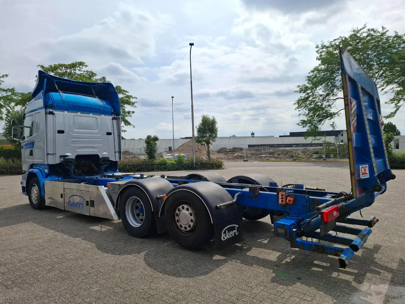 Scania R580 V8 / RETARDER / LIFT+LENKACHSE / FULL-AIR / PLATFORM 2000 KG / LEATHER / AIRCO / AUTOMATIC / EURO-6 / 2015 - Cab chassis truck: picture 3 Scania R580 V8 / RETARDER / LIFT+LENKACHSE / FULL-AIR / PLATFORM 2000 KG / LEATHER / AIRCO / AUTOMATIC / EURO-6 / 2015 - Cab chassis truck: picture 3