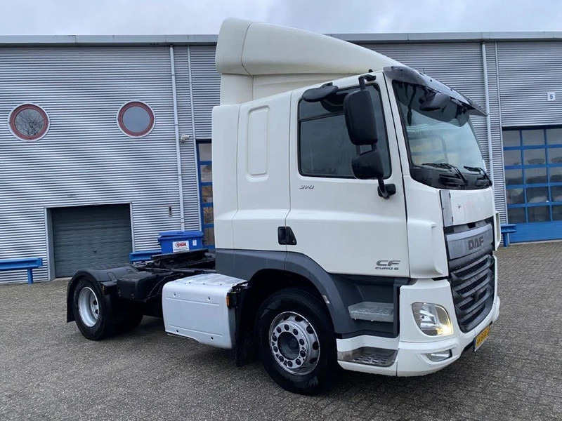 DAF CF370 / NICE CLEAN NL TRUCK / TYRES 80% / AUTOMATIC / EURO-6 / 2015 - Tractor truck: picture 2 DAF CF370 / NICE CLEAN NL TRUCK / TYRES 80% / AUTOMATIC / EURO-6 / 2015 - Tractor truck: picture 2