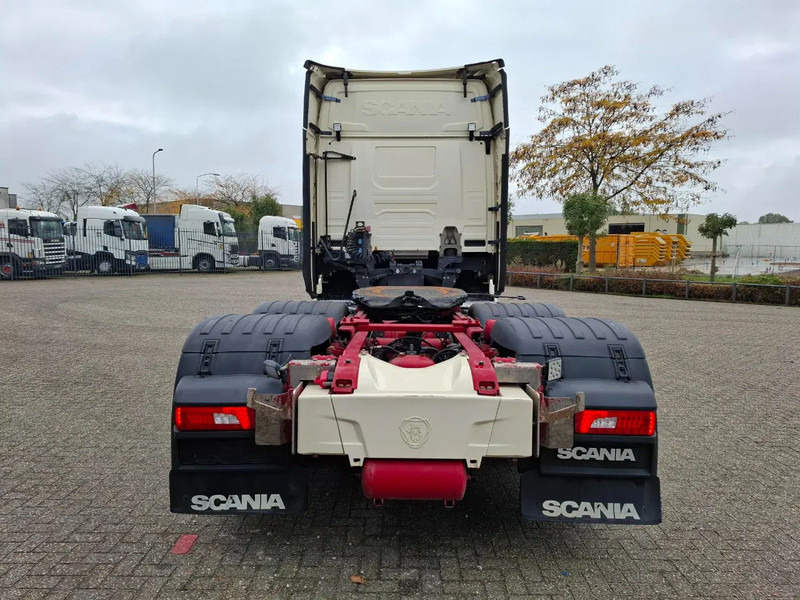 Scania NGS S650 V8 / RETARDER / 633397 KM / 9 TON FRONT AXELE / FULL-AIR / INLINER / FULL SPOILER / LEATHER / ALCOA / NAVI / FRIDGE / E - Tractor truck: picture 4 Scania NGS S650 V8 / RETARDER / 633397 KM / 9 TON FRONT AXELE / FULL-AIR / INLINER / FULL SPOILER / LEATHER / ALCOA / NAVI / FRIDGE / E - Tractor truck: picture 4