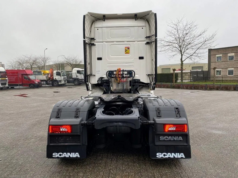 Scania R520 / AUTOMATIC / RETARDER / NAVI /LWDS / PARK-COOL / EURO-6 / 2017 - Tractor truck: picture 4 Scania R520 / AUTOMATIC / RETARDER / NAVI /LWDS / PARK-COOL / EURO-6 / 2017 - Tractor truck: picture 4