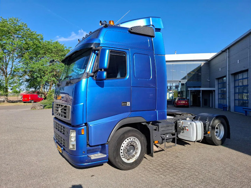 Volvo FH13-400 / HYDRAULICS / NL TRUCK / TUV:14-09-2025 / GLOBETROTTER / FRIGDE / AIRCO / AUTOMATIC / EURO-5 / 2006 - Tractor truck: picture 1 Volvo FH13-400 / HYDRAULICS / NL TRUCK / TUV:14-09-2025 / GLOBETROTTER / FRIGDE / AIRCO / AUTOMATIC / EURO-5 / 2006 - Tractor truck: picture 1