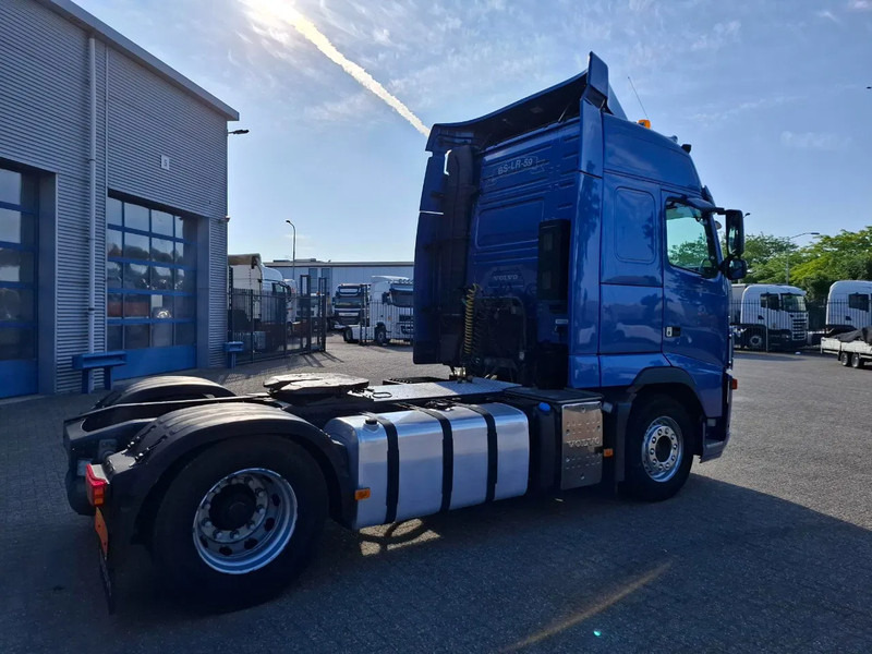 Volvo FH13-400 / HYDRAULICS / NL TRUCK / TUV:14-09-2025 / GLOBETROTTER / FRIGDE / AIRCO / AUTOMATIC / EURO-5 / 2006 - Tractor truck: picture 5 Volvo FH13-400 / HYDRAULICS / NL TRUCK / TUV:14-09-2025 / GLOBETROTTER / FRIGDE / AIRCO / AUTOMATIC / EURO-5 / 2006 - Tractor truck: picture 5