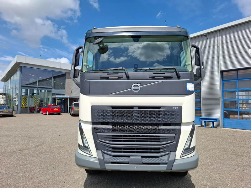 Volvo FH4-500 / 6X4 / RETARDER / HYDRAULICS / ONLY:46190 KM / 2XBIG AXLE / VEB+ / ACC / LWDS / TOP CONDITION / AUTOMATIC / EURO-6 / 20 - Tractor truck: picture 5 Volvo FH4-500 / 6X4 / RETARDER / HYDRAULICS / ONLY:46190 KM / 2XBIG AXLE / VEB+ / ACC / LWDS / TOP CONDITION / AUTOMATIC / EURO-6 / 20 - Tractor truck: picture 5