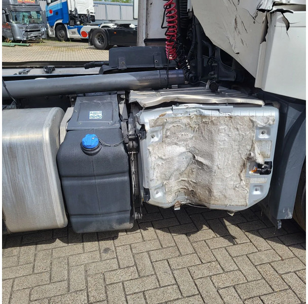 Volvo FH5-500 / ENGINE RUNNING / VEB+ / I-PARKCOOL / ONLY:349717 KM / TURBO COMPOUND / ACC / LWDS / SIDESKIRTS / AUTOMATIC / EURO-6 / - Tractor truck: picture 5 Volvo FH5-500 / ENGINE RUNNING / VEB+ / I-PARKCOOL / ONLY:349717 KM / TURBO COMPOUND / ACC / LWDS / SIDESKIRTS / AUTOMATIC / EURO-6 / - Tractor truck: picture 5