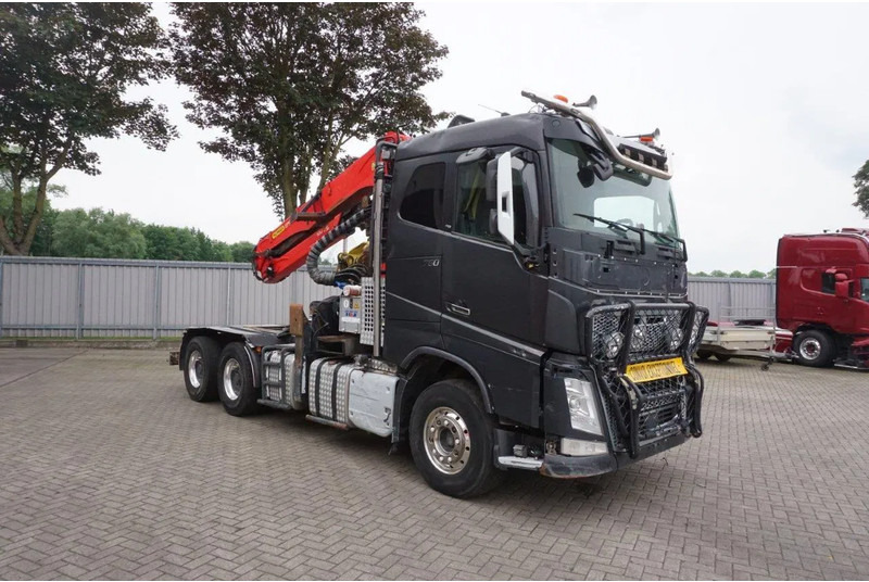Volvo FH16-750 / ENGINE RUNNING / 6x4 / RETARDER / BIG AXLE / VEB+ / PALFINGER FD250 / EURO-6 / 2016 - Logging truck, Crane truck: picture 3 Volvo FH16-750 / ENGINE RUNNING / 6x4 / RETARDER / BIG AXLE / VEB+ / PALFINGER FD250 / EURO-6 / 2016 - Logging truck, Crane truck: picture 3