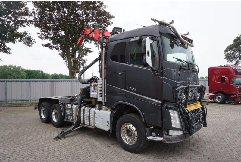 Volvo FH16-750 / ENGINE RUNNING / 6x4 / RETARDER / BIG AXLE / VEB+ / PALFINGER FD250 / EURO-6 / 2016 - Logging truck, Crane truck: picture 4 Volvo FH16-750 / ENGINE RUNNING / 6x4 / RETARDER / BIG AXLE / VEB+ / PALFINGER FD250 / EURO-6 / 2016 - Logging truck, Crane truck: picture 4