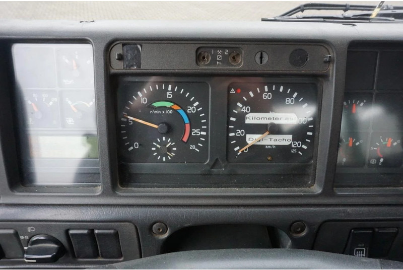 Skip loader truck Volvo FM12-420 / ENGINE RUNNING / 4X4 / HYDRAULICS / BIG AXLE / ONLY:510426 KM / FULL STEEL / EURO-3 / 2001: picture 18