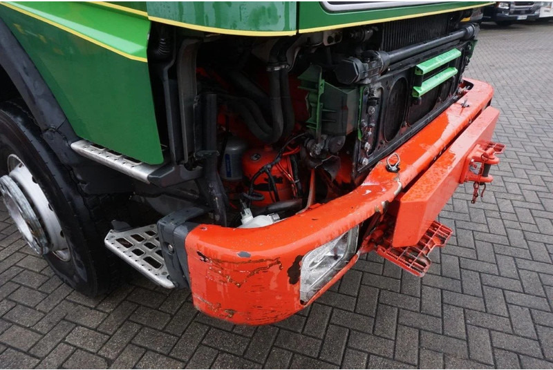 Skip loader truck Volvo FM12-420 / ENGINE RUNNING / 4X4 / HYDRAULICS / BIG AXLE / ONLY:510426 KM / FULL STEEL / EURO-3 / 2001: picture 13