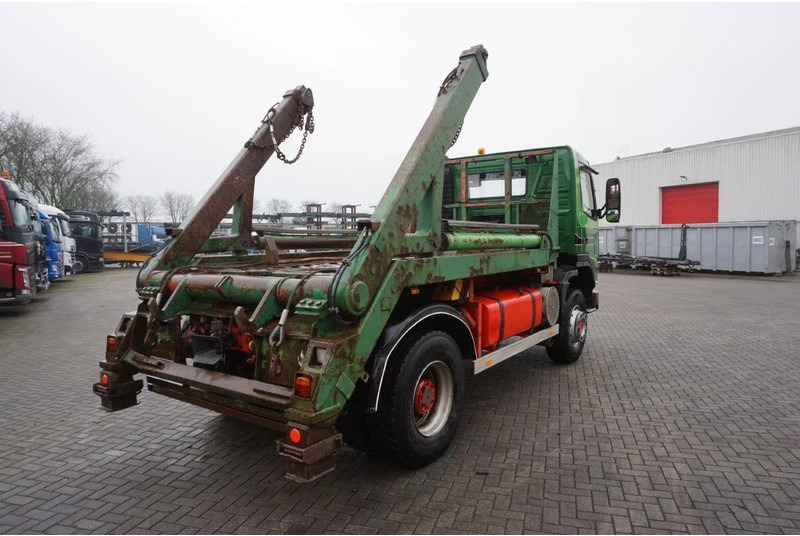 Skip loader truck Volvo FM12-420 / ENGINE RUNNING / 4X4 / HYDRAULICS / BIG AXLE / ONLY:510426 KM / FULL STEEL / EURO-3 / 2001: picture 9