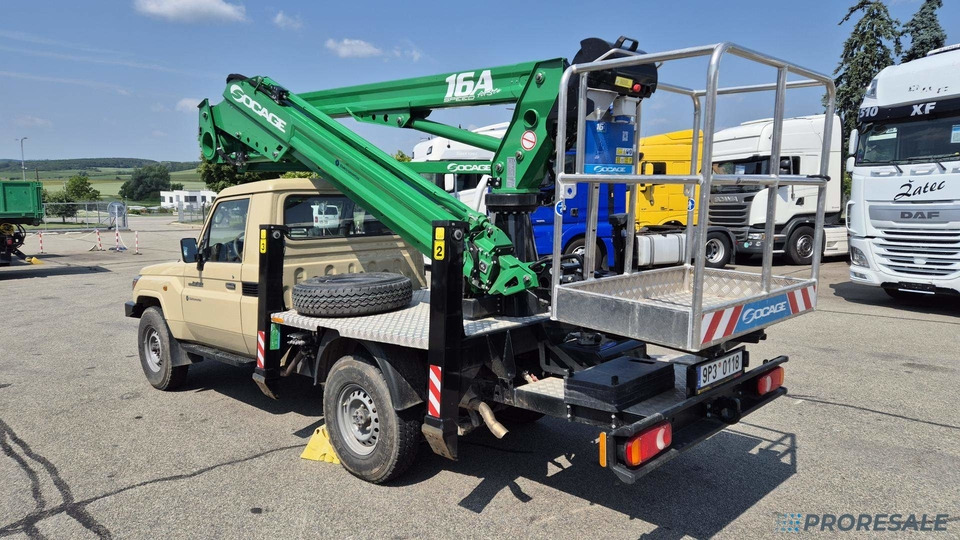 TOYOTA LAND CRUISER 79 montážní plošina - Truck with aerial platform: picture 3 TOYOTA LAND CRUISER 79 montážní plošina - Truck with aerial platform: picture 3