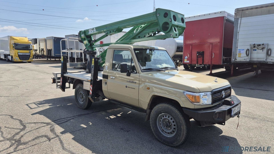 TOYOTA LAND CRUISER 79 montážní plošina - Truck with aerial platform: picture 1 TOYOTA LAND CRUISER 79 montážní plošina - Truck with aerial platform: picture 1