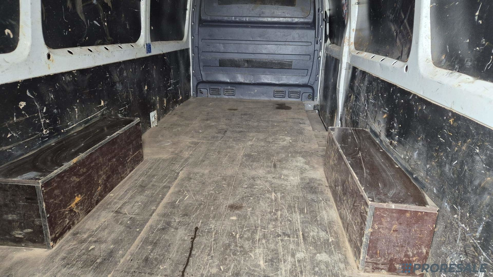 VOLKSWAGEN CRAFTER 2,0 TDi 100 kW skříňový - Closed box van: picture 4 VOLKSWAGEN CRAFTER 2,0 TDi 100 kW skříňový - Closed box van: picture 4