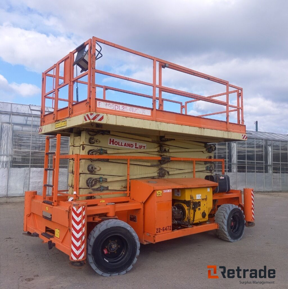 Holland Lift B-195DL25 -4WD /P/N - Construction machinery: picture 1 Holland Lift B-195DL25 -4WD /P/N - Construction machinery: picture 1