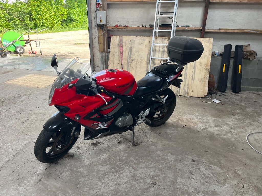 Motorcykel HYOSUNG -GT 650 R GT 650 R - Motorcycle: picture 1 Motorcykel HYOSUNG -GT 650 R GT 650 R - Motorcycle: picture 1