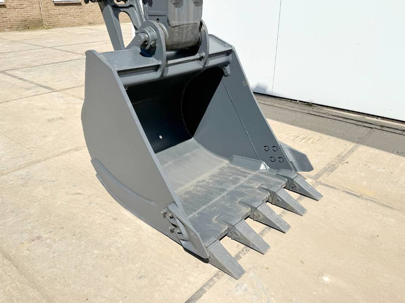 New Crawler excavator Hyundai R210 *2025 Model* - New / Unused / Hammer Lines: picture 15