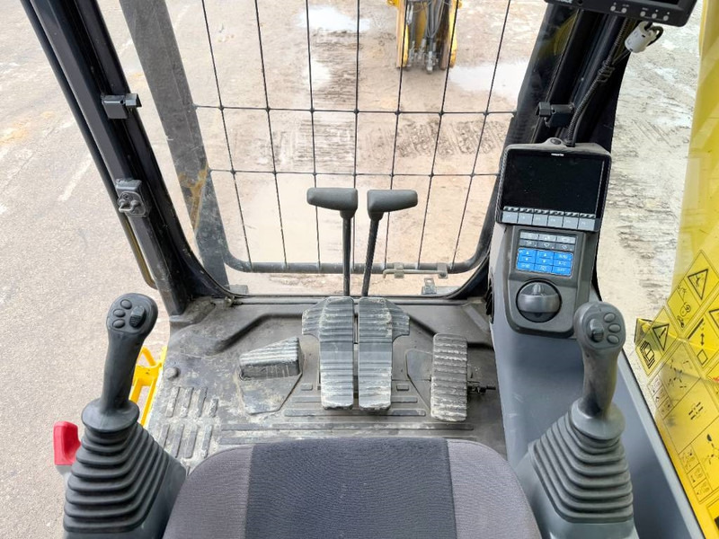 Crawler excavator Komatsu PC490LC-10 UHD - 29m Demolition / Oilquick: picture 7