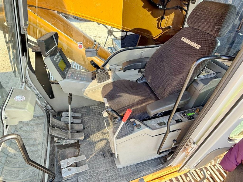 Crawler excavator Liebherr R944C UHD - 23 m Demolition / Hydr UC / OilQuick: picture 6